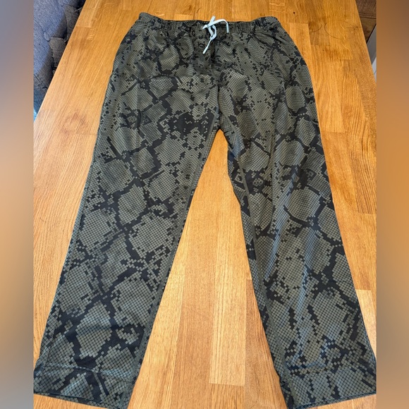 Lululemon Pants size 8 - Picture 2 of 9